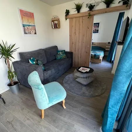 Charmante Maison A 2 Pas De La Avec Son Jardin Pour 2 Adultes Et 2 Enfants Apartment