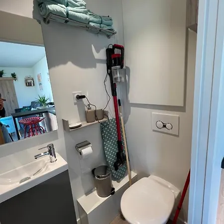 Charmante Maison A 2 Pas De La Avec Son Jardin Pour 2 Adultes Et 2 Enfants Apartment *