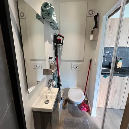 Charmante Maison A 2 Pas De La Avec Son Jardin Pour 2 Adultes Et 2 Enfants *