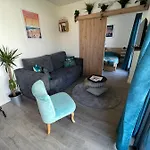 Charmante Maison A 2 Pas De La Avec Son Jardin Pour 2 Adultes Et 2 Enfants Апартаменты