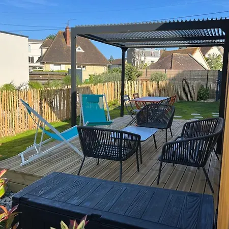 Charmante Maison A 2 Pas De La Avec Son Jardin Pour 2 Adultes Et 2 Enfants Апартаменты *