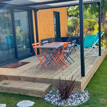 Charmante Maison A 2 Pas De La Avec Son Jardin Pour 2 Adultes Et 2 Enfants Apartment