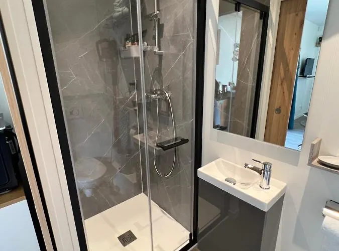 Charmante Maison à 2 Pas De La Avec Son Jardin Pour 2 Adultes Et 2 Enfants *